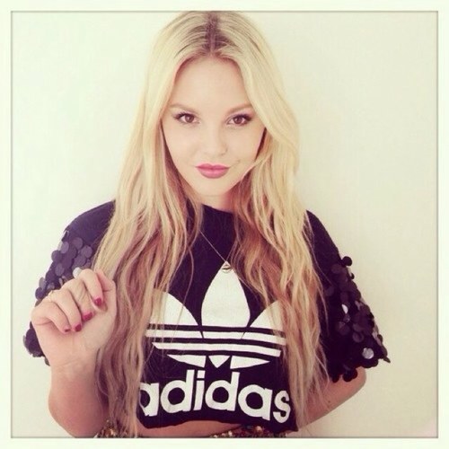 Yes ... my real name is Betsy-Blue. Actress, singer, Naan bread luva and 1/4 of @otyofficial - lets talk.