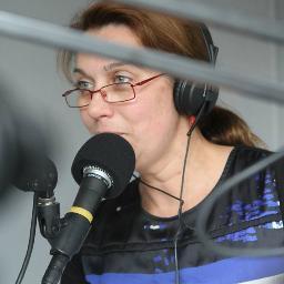 lectrice/animatrice livres arts visuels/curieuse/animatrice radio/maman/voix off/étonnée/passeuse d'information/passion presse/coordinatrice festivals/