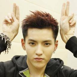 Rusa ganteng @exomxlh_c || Hyung terbaik @SiwanZEA_MF || EXO-M의 지도자 || 다시 따르십시오?방금 언급^^