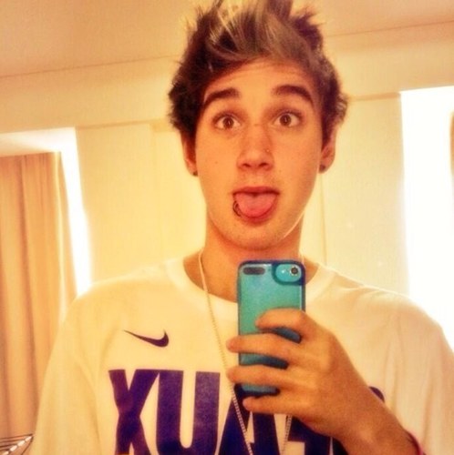 SamDavesonLO's profile picture. Wassup.