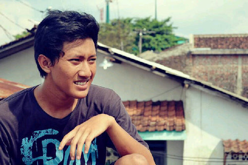 KanjengMasIpank's profile picture. Nginingno cipto, mandeng ing pucuke grono, madep mantep marang kang murbo waseso, mekek babakan howo songo .