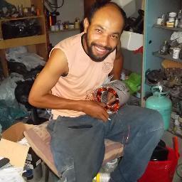 Profissional na área de soldagem e elétrica, professor de capoeira, Dou cursos na área de reforma de maquinas elétricas pela internet.