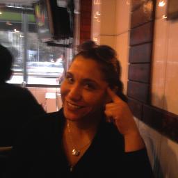 Soltera,enfocada en el hoy y en el presente,amante de las comunicaciones,cansada de los malos lideres de mi país,colo colina,salsera,estudiante de ingenie