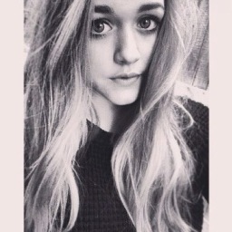 Je suis Charlotte Tomlinson. *RPG* (Compte officiel: @Lottie_RPG_ ) (Ceci est un compte TL)