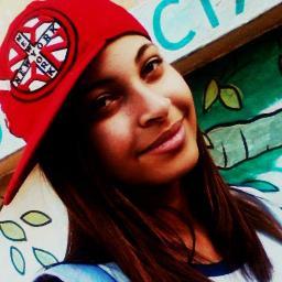 Sou uma menina muito determinada , sincera , verdadeira e amiga ... Não tenho medo de sonhar , sabe pq ? pq eu não tenho medo de cair . ;))