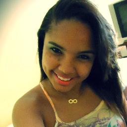 A menina que fala demais,que pensa demais,que briza demais,que zoa demais,que brinca demais,que gosta de se divertir,que gosta de uma boa aventura,.