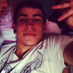 Futebol , pizza , praia