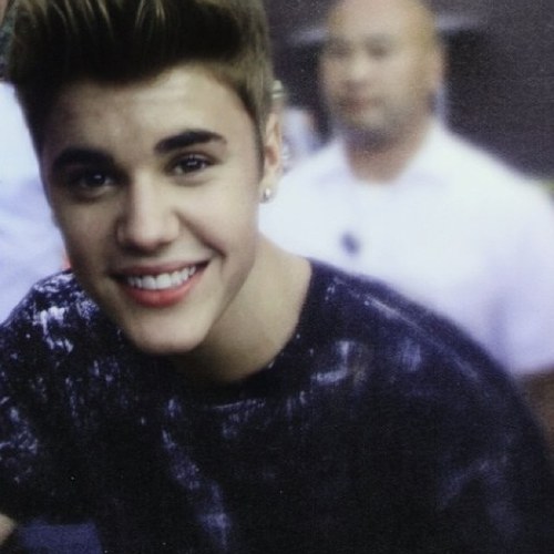 FOLLOW @Jdbpxrfect INSTEAD OF THIS ACCOUNT! SHE FOLLOWS BACK, JUST ASK! TWEET ME 'FOLLOWED' IF YOU FOLLOWED HER!