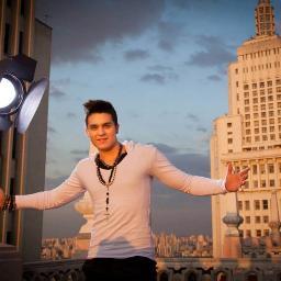 Talvez a Palavra Fã  Seja Uma Palavra   Pequena Para Demostra todas emoções,todos sentimentos Pelo o @LuanSantana ♥♥