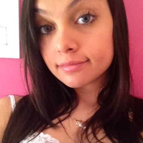 Filha da minha mother. To precisando de dinheiro, não da sua opinião. Sou feia mesmo, e dai?