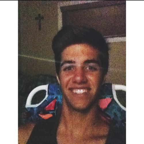 SENIOR at SPHS, 18, Young Happy, Live Love Laugh, NO.H8 followme!! insta: @nickamalfi Friends✌Family✌GOD
