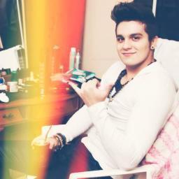 - Escolhi ser diferente Luan, só pra te amar ♫ FC Criado no dia 06/05/13 ♥ Dona' Adrianna Xavier ♥ Dedicado ao @LuanSantana ♥