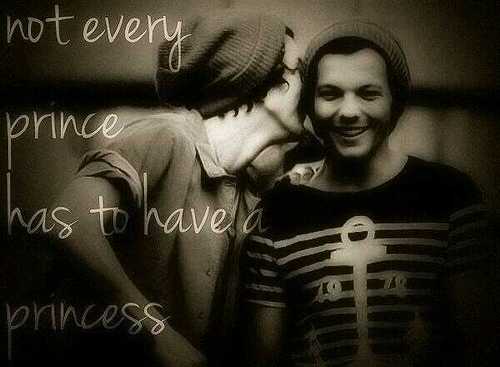Hello my bitches. follow my main @louiskeepcalm i ship larry btw