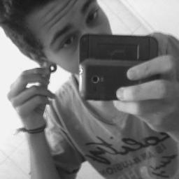 ei promete nunca me esquecer/abandonar ? só te prometo uma coisa , pra sempre eu e voce melhores amigos , eu amo voce            @ppk4z aqui .