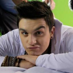 Eu não queria desistir desse meu grande sonho.Mais as vezes eu acho tão impossível de se realizar♥
Seguida por:@marretacowboyls