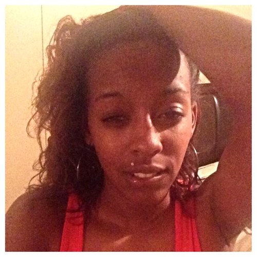 I'm Che'..21..Gemini... Love..Money..Respect ; ) In College..Play Basketball..Kute !#TeamBrotha #TeamiPhone4 #TeamGemini Married to @itsAllAbout_10