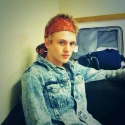 free follow from @wildhemmo // @farahquimson