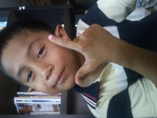 hye..just call me HAKIM...follow me and i will follow u back,OK....thnkz who is follow me