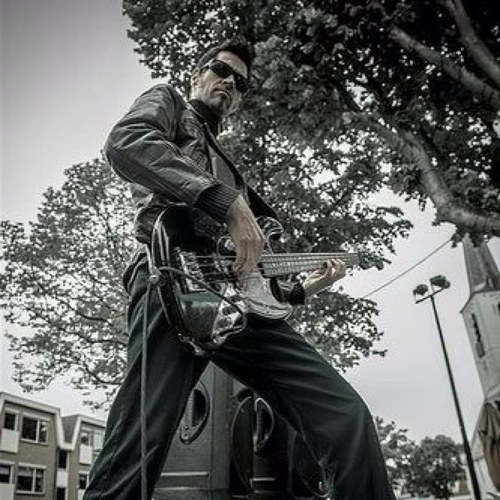 bass player, composer, producer, teacher, musical director, founder of Florians Bassunterricht