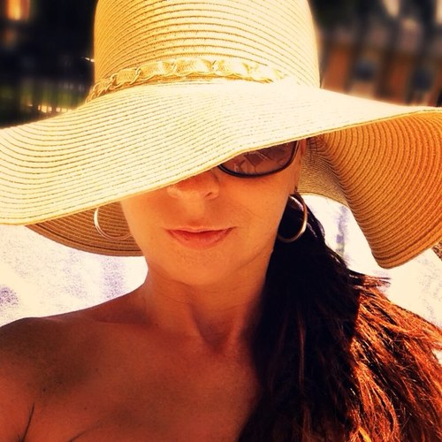 AngelaBabs's profile picture. Just a girl from NOLA who loves to laugh. Very protective of family and friends, capisce? Truely believes music is fuel for the soul. Live what you preach....