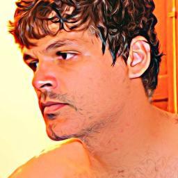 Brasileiro, cristão, amante de futebol, skate, esportes em geral, musica e internet. Televisão é outra de minhas paixões.Como o SBT.