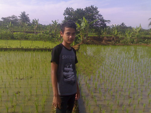 jadilah diri sendiri,, karena di dlm diri kita terdapat KELEBIHAN yang orang lain tdk miliki.. :)