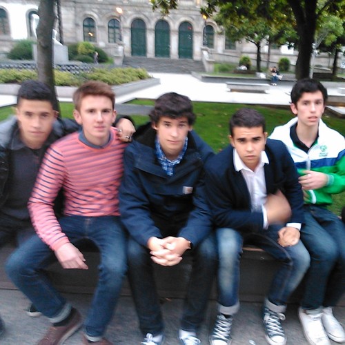 D Gomez es un yonki y rapea mal.