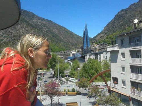 isloso75's profile picture. Filòsofa enamorada de la maièutica, els diàlegs socràtics i el coaching.