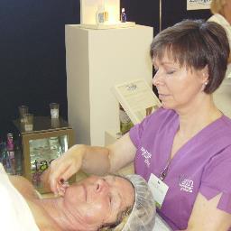 Schoonheidsspecialiste, masseuse en Ismakogie docente.