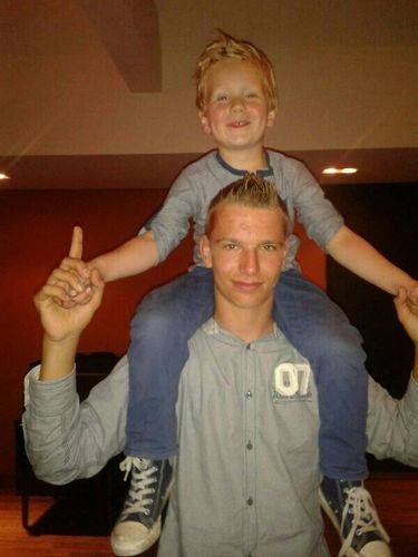 Hoeren zijn tevervangen, PIN: 7C27D212