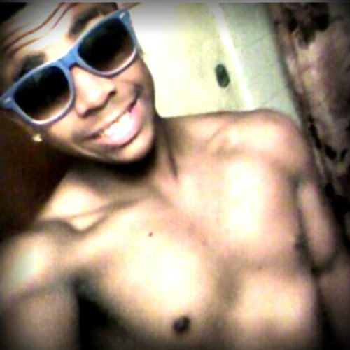 Known as Duh YoungPrince....Mann fck a bio juz follow a real nigga yuh heaaa mee & @LoveMeGently_xo iz my beautiful twiffey