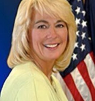 combsleslie's profile picture. 