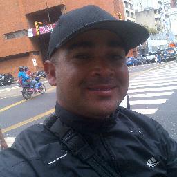 sigueme en dos rueda por las calles de caracas
