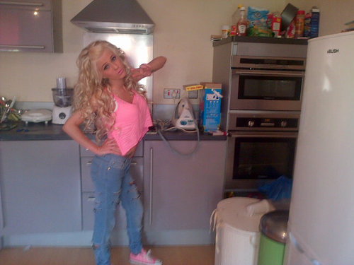 A mummy to 2 beautiful lil princess♡♥ 9teen!#TEAM TAKEN bSingle .#TEAM SCORPIO aka ThE BItCH, follow and I follow bck;D