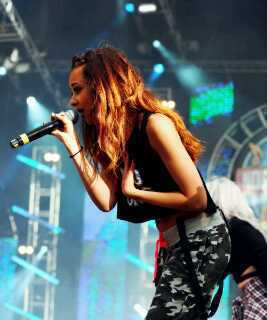 Primera cuenta donde soñaras que eres ____ una de las 4 integrantes de Little mix. Eres novia de Harry Styles.Para Mixers y Directioners [Todo en FAVORITOS]