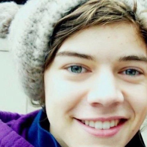 hey guys please follow @nouislushie :)