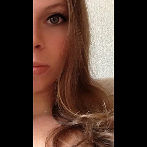 vos_elise's profile picture. write your hurts in the sand and carve your blessings in stone ❤