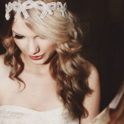 нold yoυr crown υp, prιnceѕѕ. yoυr crown can'т вe тнaт нeavy. :) [ѕιngle/ ғl]