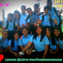 Hola me llamo CHAMG, Tengo 12 año, Tengo noviio y se llma: RRRM amo el chocolate soy super fanss de 1D ♥ los amoo son mi vida *--*