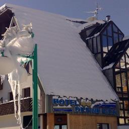 L'Hôtel des Neiges est à 1650 m d'altitude, situé près de la Place de Venosc, à moins de 100 m des pistes et des remontées de la station de ski des 2 Alpes.