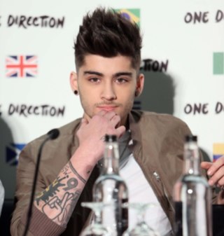 Can you guys go follow @cupcakestyyles she has lost all of her followers! :( she follows back!!