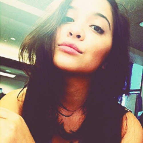 Younger sister to Vanessa. I really like clothes and pretty stuff