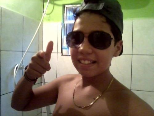 gosto de futebol ,musicas e curtu filmes