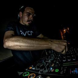 _HProject's profile picture. Jungle & Drumfunk producer based in Andalucía