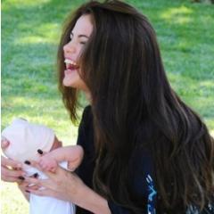one of the things i learned from selena gomez is that i have to be myself, no matter what people will think  of me!! 
so i`m proud to be a SELENATOR !! ♥