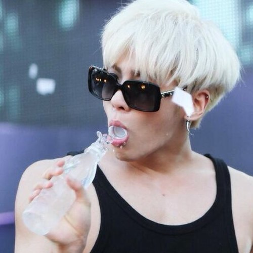 อันยอง! จงฮยอนชายนี่บอทจีซิคส์ ขอบคุณที่ฟอลนะครับ ㅋ B) ll ทวิตเรียลจง @realjonghyun90 ll ทวิตคลับ @officIalag6