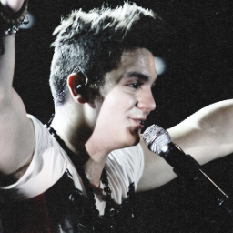 Fã clube feito dia 11/01/2011 - @luansantana em busca do teu abraço! Dona @SarahhSales ~ http://t.co/FoMWe47sgu
