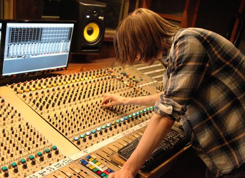 Reporting on the Arts and Music scene in Northampton, in association with SeeNN.