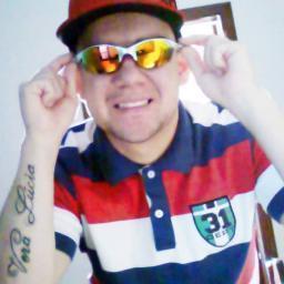 Mineiro, 19 anos, pisciano, Flamenguista alucinado, maconha, Whisky e Red bul!