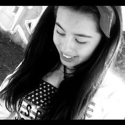 Hola me Llamo Catalina soy de Chile vivo en Angol y soy Belieber:)